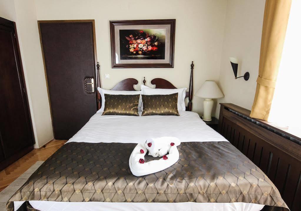 Hotel Villa Ragusa Скопие Екстериор снимка
